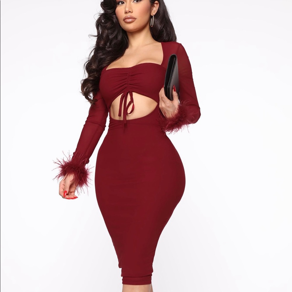 Burgundy bodycon dress with mesh fur sleeves